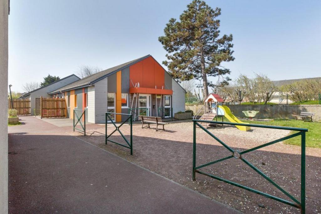 Les Tourelles Village De Vacances 아스넬레스 외부 사진