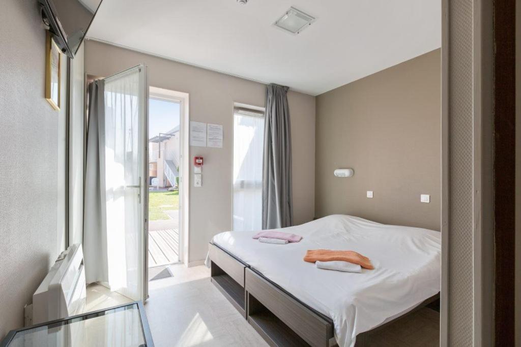 Les Tourelles Village De Vacances 아스넬레스 외부 사진