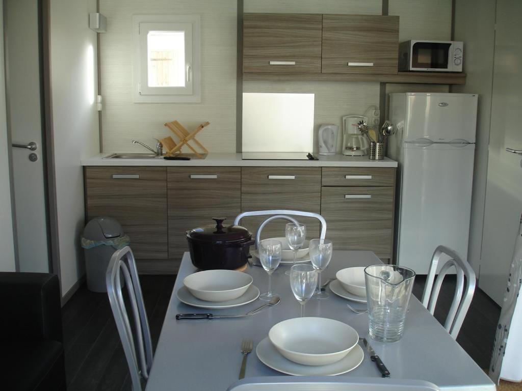 Les Tourelles Village De Vacances 아스넬레스 외부 사진